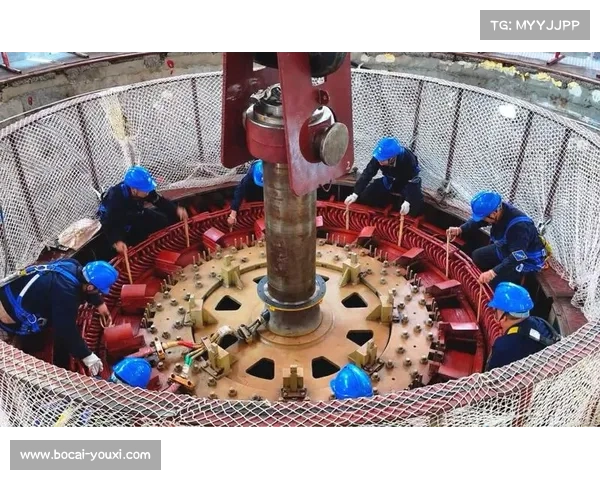 亚洲最大混流式泵站首台机组转子吊装成功 亚洲最大混流式泵站首台机组转子吊装成功